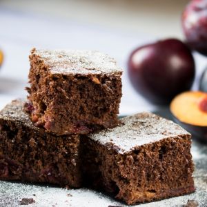 czekoladowe ciasto ze śliwkami