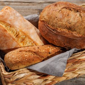 co zrobić by pieczywo było świeże