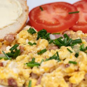 co dodać do jajecznicy