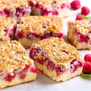 ciasto z malinami i kruszonką owsianą