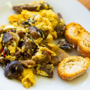 jajecznica z kaszanką