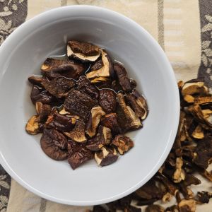 moczenie suszonych grzybów w bulionie