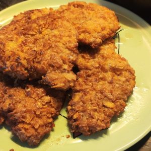 kotlety schabowe w panierce z mąki i płatków kukurydzianych