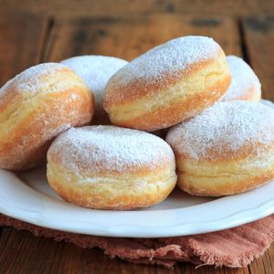 pączki z kremem matcha