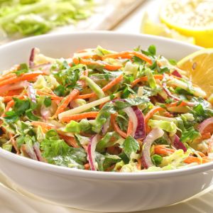 Surówka z młodej kapusty