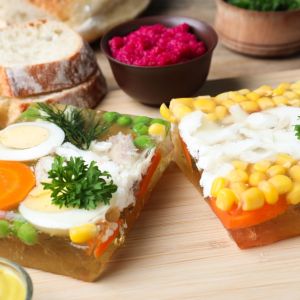 wielkanocna galareta z rybą wędzoną