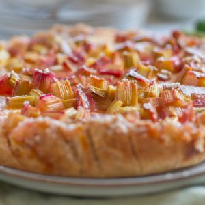 tarta budyniowa z rabarbarem