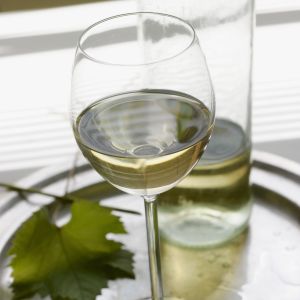 Wino z białych winogron