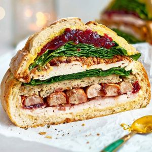 Świąteczna kanapka z pieczenią