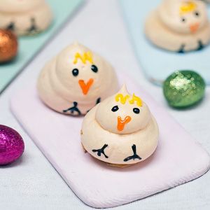 Deser z bezami na Wielkanoc