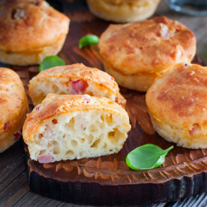Wytrawne muffiny z szynką i serem