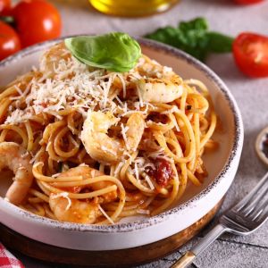 Krewetki z suszonymi pomidorami