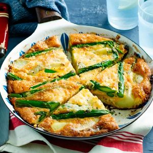 Frittata ze szparagami i młodymi ziemniakami