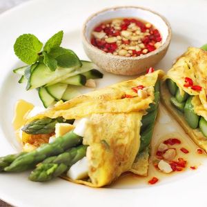 Naleśniki ze szparagami i jajkiem