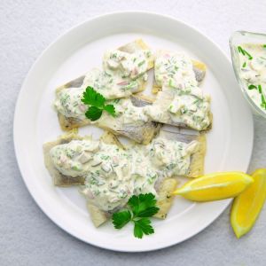 śledzie w sosie tatarskim