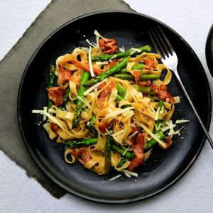 makaron ze szparagami