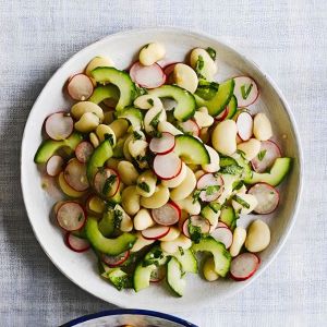 Sałatka z fasolką, ogórkiem i rzodkiewką