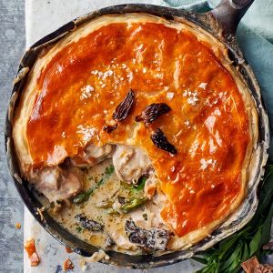 Smardze i szparagi w cieście francuskim