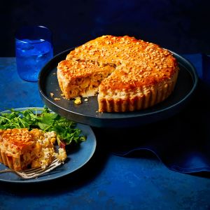 Tarta wytrawna z kukurydzą i makaronem