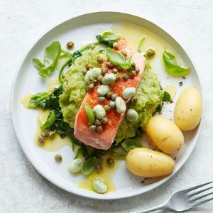 łosoś z sosem cytrynowym i bobem