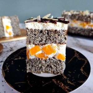 Ciasto makowe z brzoskwiniami