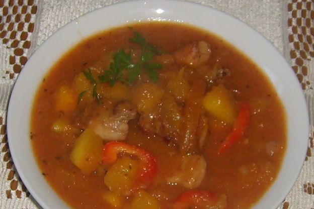 Gulasz z papryką i cukinią