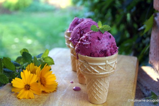 Przepis: Domowe lody wiśniowe