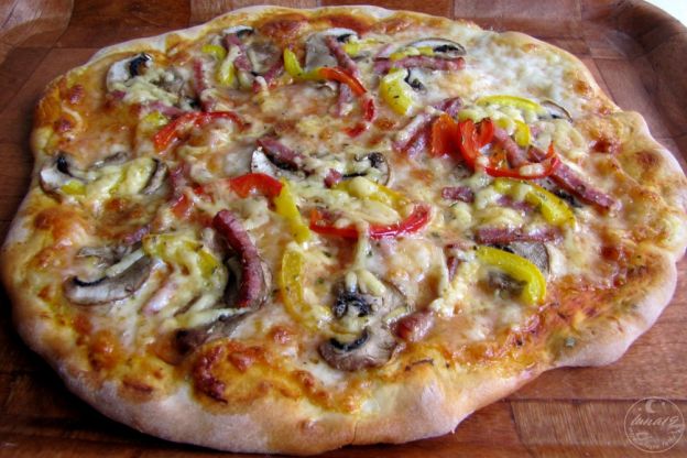 Przepis na pizze na cienkim chrupiącym cieście