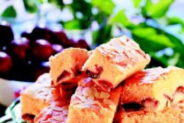 Przepis: Ciasto ucierane ze śliwkami