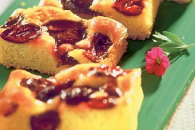 Przepis: Ciasto ze śliwkami jogurtowe