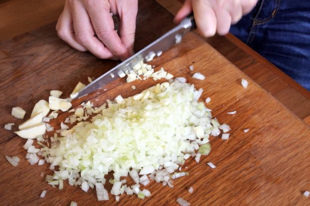 cebula-krojenie-iStock