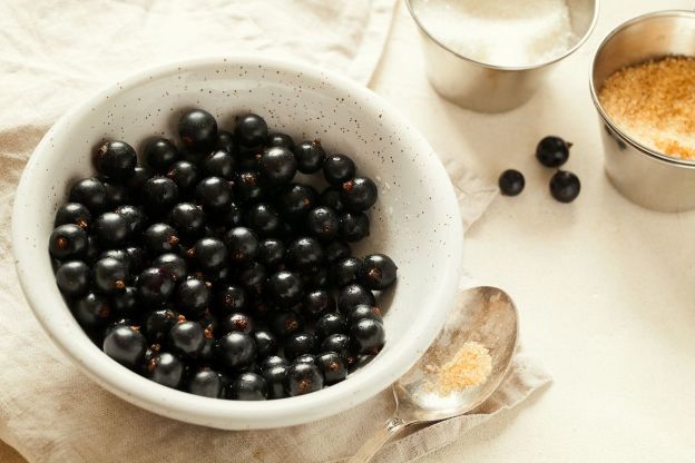 czarna-porzeczka-w-kuchni-min