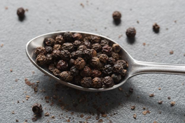 iStock-czarny-pieprz-min