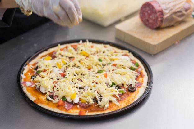 szybka-pizza-przygotowanie