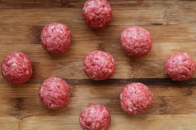 pulpety-w-sosie-pieczarkowym-przepis