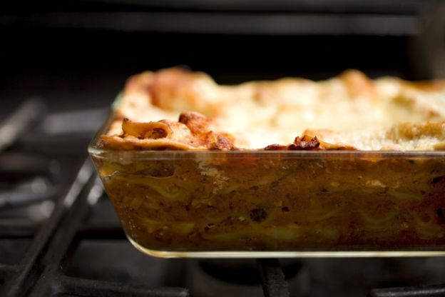 zapiekanka-makaronowa-z-pieczarkami-przepis