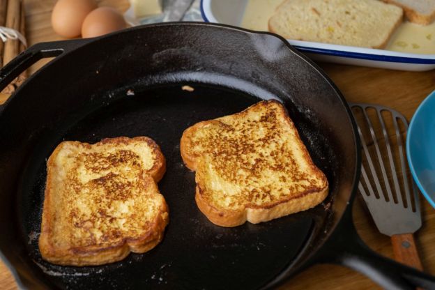 tosty-francuskie-smazenie