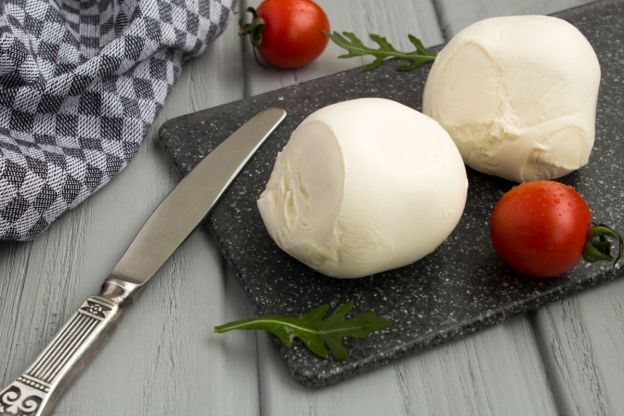 mozzarella, pomidorki