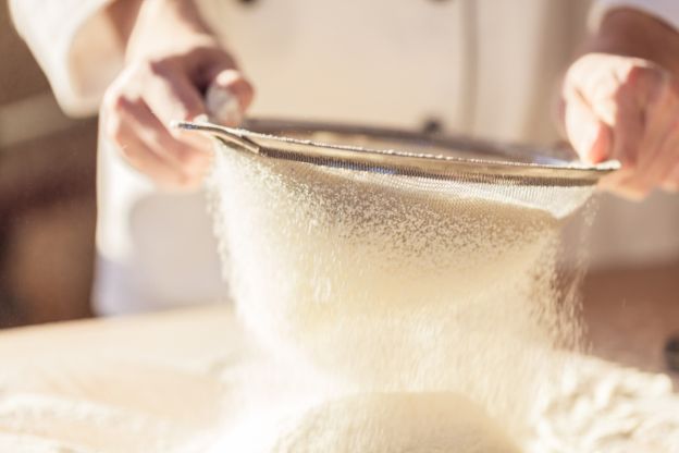 przesiewanie mąki