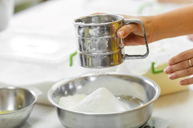 Jasny biszkopt z czterech jaj