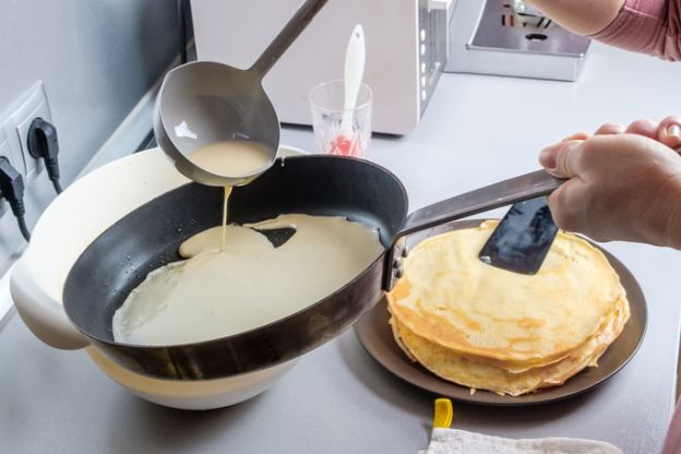smażenie-naleśników