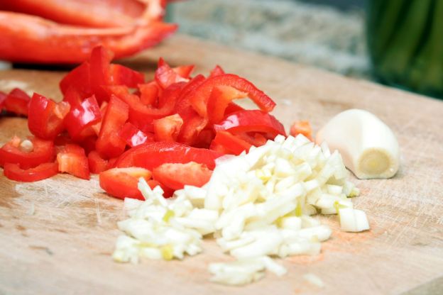 Kasza jaglana z warzywami - papryka i czosnek