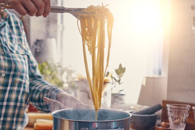 Ugotowany makaron tagliatelle