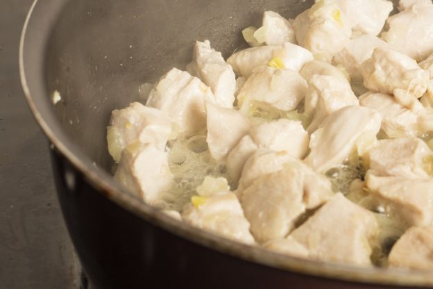 Kurczak smażenie na patelni