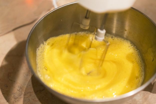 Miksowanie żółtek