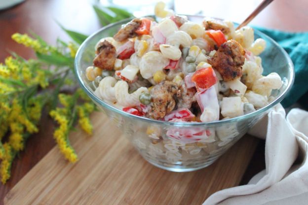 Sałatka z kurczaka i makaronu