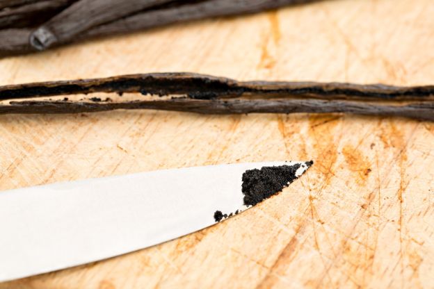 Wyłuskane ziarenka wanilii