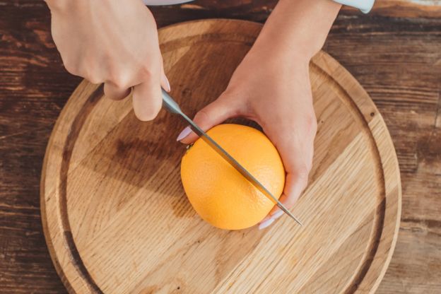 Pomarańcza - krojenie na pół