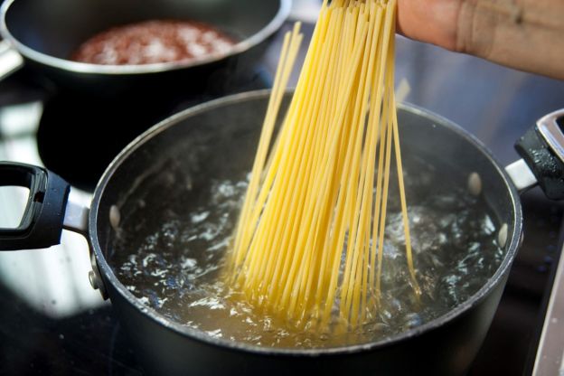 Spaghetti gotowanie