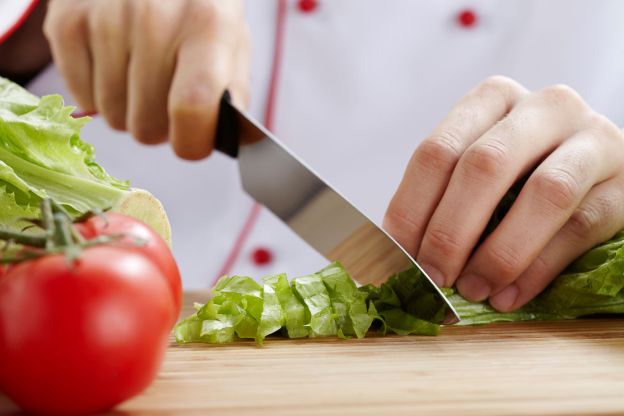 sałata rzymska krojenie